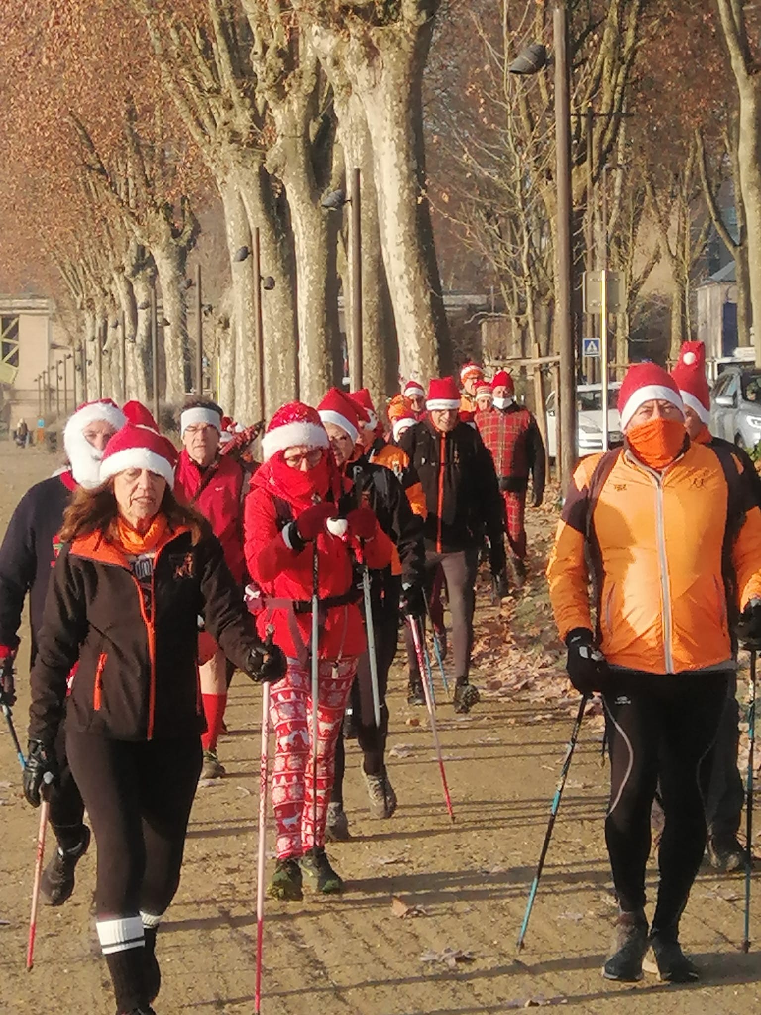 Marche des Pères et Mères Noël à la nordique du samedi
