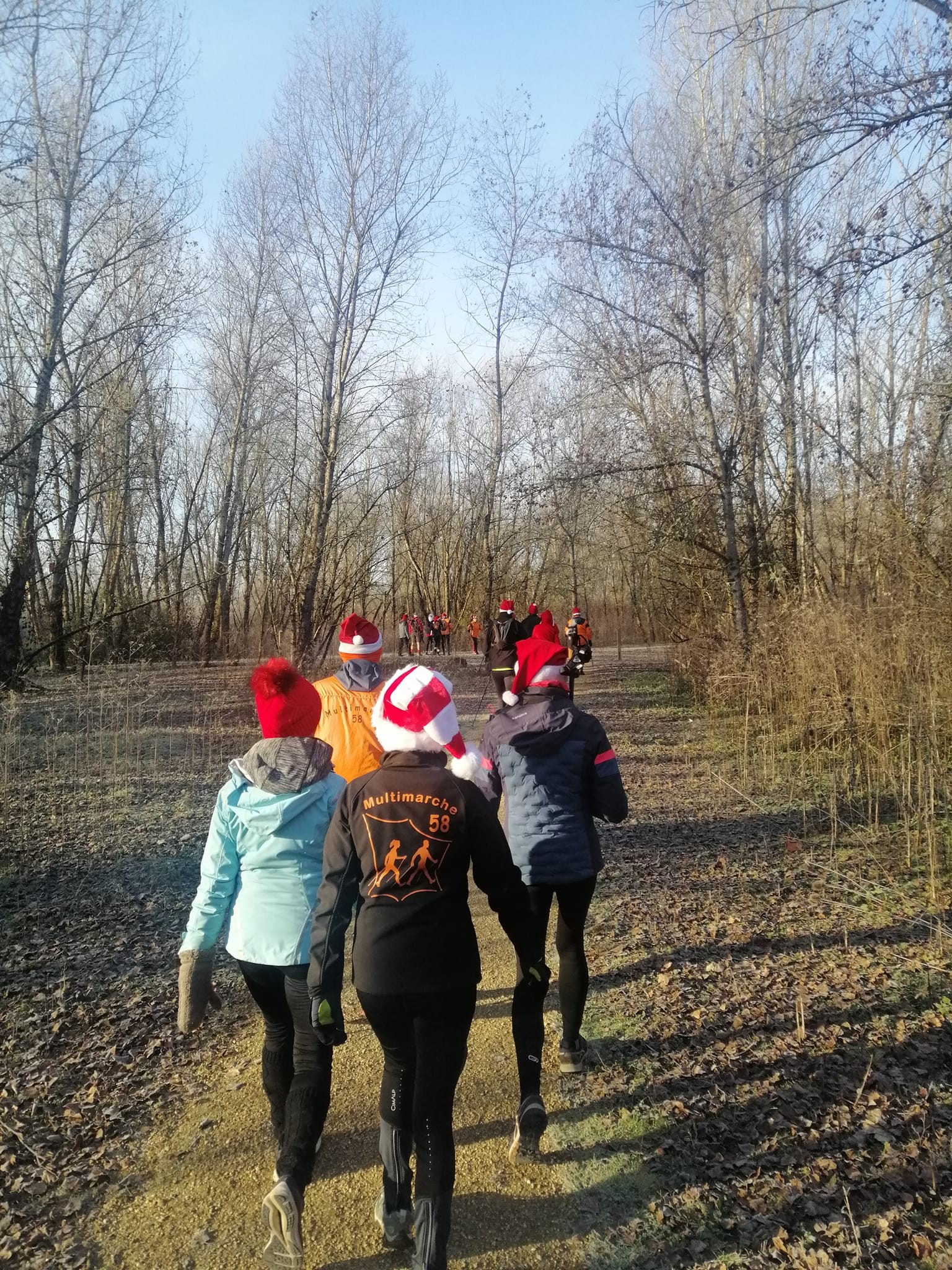 Marche des Pères et Mères Noël à la nordique du samedi
