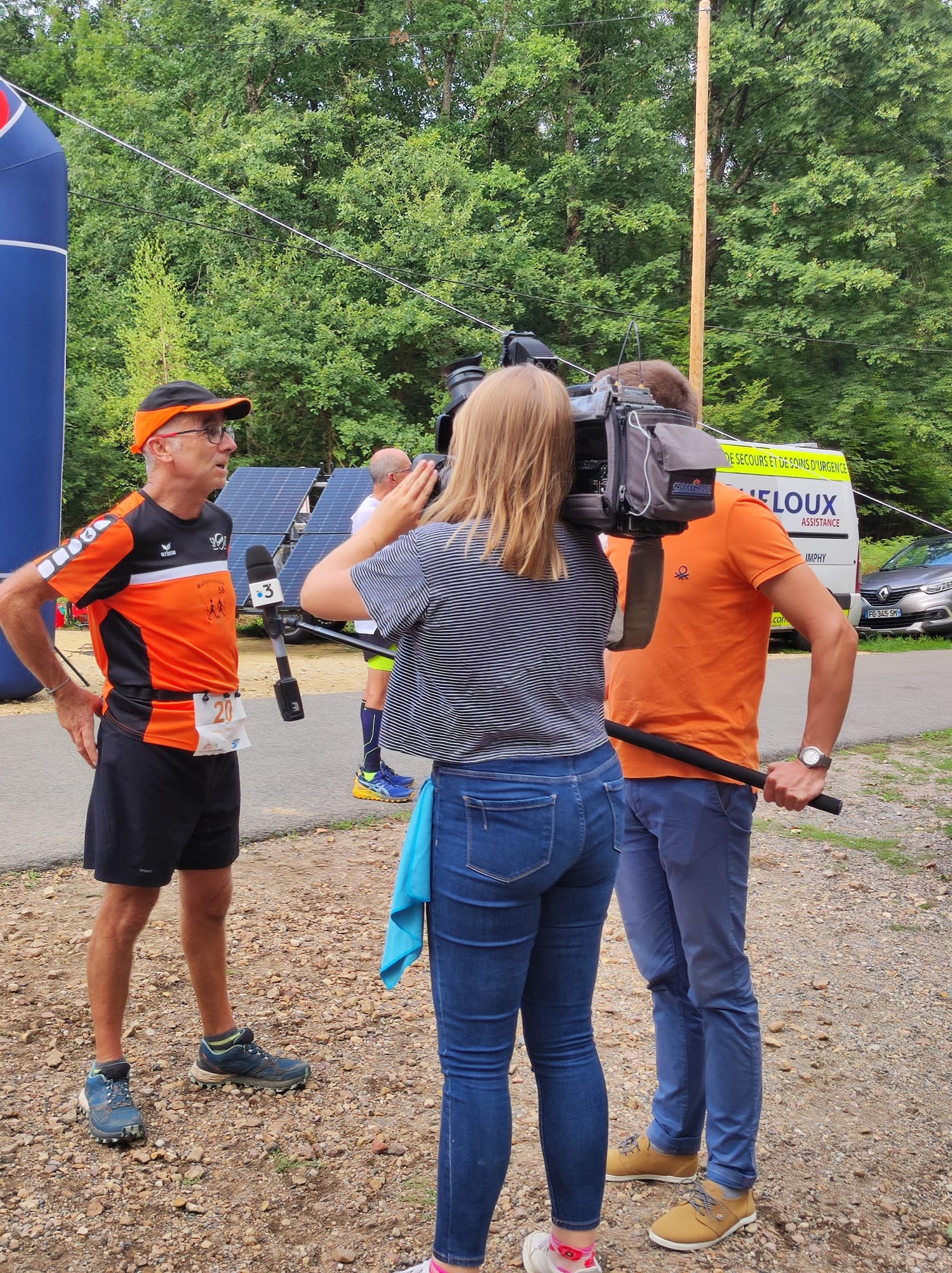 en direct de la course - l'interview de notre co-président Bernard
